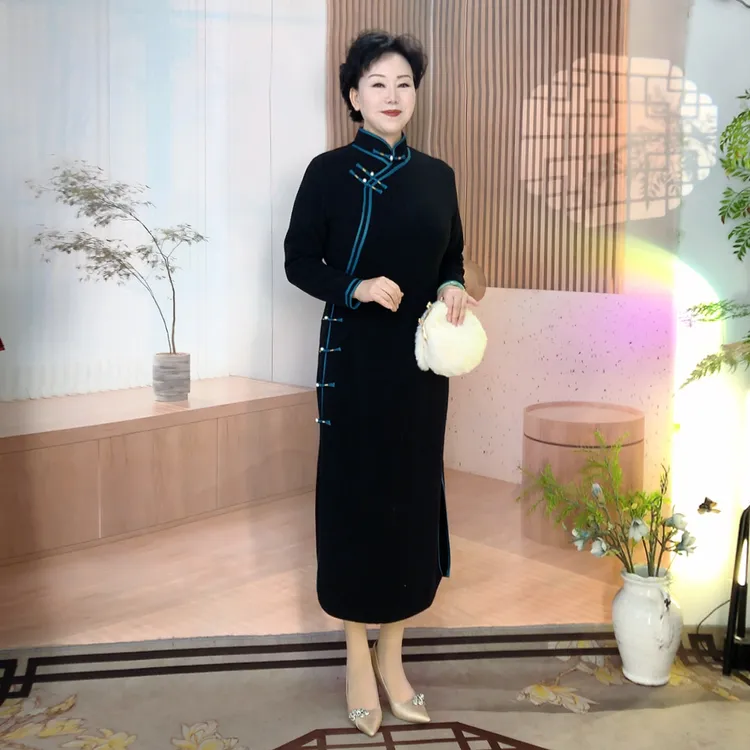 【墨翠】大码黑色旗袍气质长袖网红时尚复古中长款加厚秋冬显瘦修身