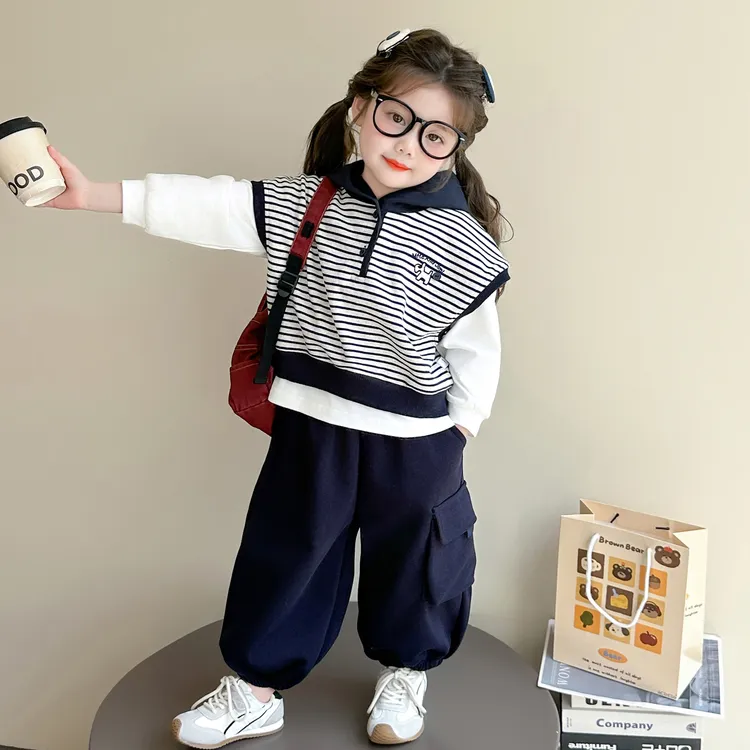 2025秋季新小女童韩版条纹三件套运动洋气舒感棉气质潮童穿搭可爱