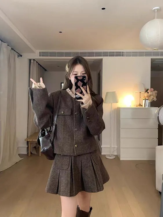 300斤胖mm冬装夹棉加厚美拉德假两件正肩小香风百褶裙外套两件套