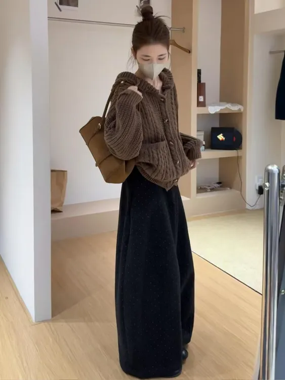 2025秋冬新款韩系松弛感穿搭咖色连帽毛衣搭配阔腿裤时尚三件套女