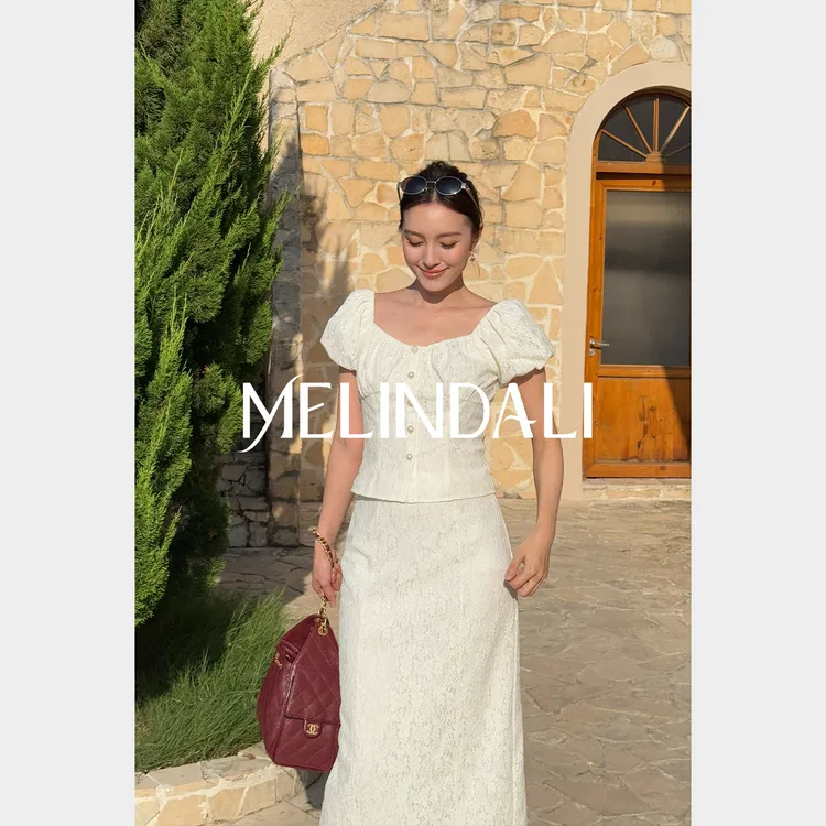 Melinda Li【初秋白】早秋一衣两穿蕾丝泡泡袖收腰上衣半裙套装