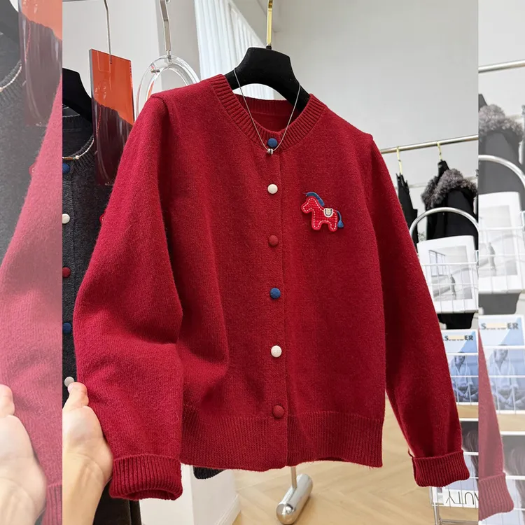 设计感立体装饰针织开衫上衣女装秋冬新款大码宽松保暖减龄毛衣潮