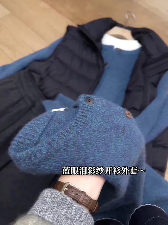 2025年秋冬新款高级感时尚气质软糯显瘦单排扣针织开衫上衣女