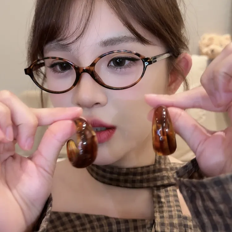 铜合金树脂耳饰 法式c型树脂耳钉女独特圈圈耳环复古高级感耳饰