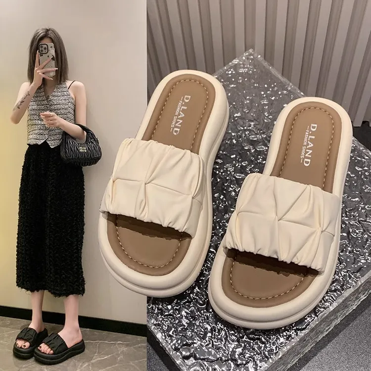 拖鞋女夏季外穿2025新款时尚厚底松糕凉拖网红超火沙滩褶皱一字拖