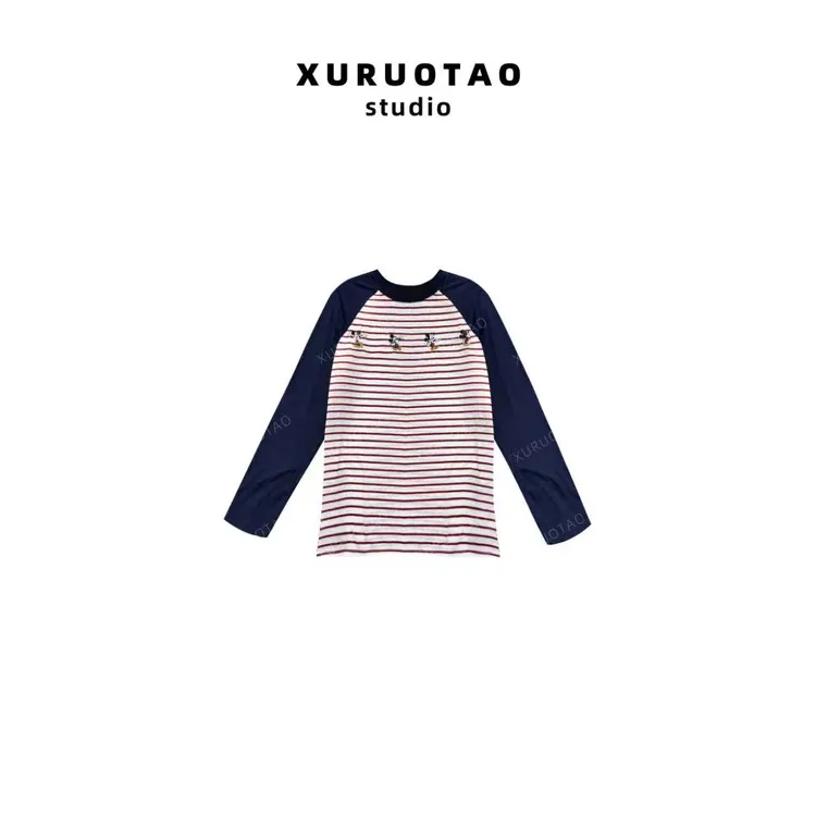 XURUOTAO【此刻心动】2026夏 100棉米奇刺绣设计红白条纹上衣 T7474