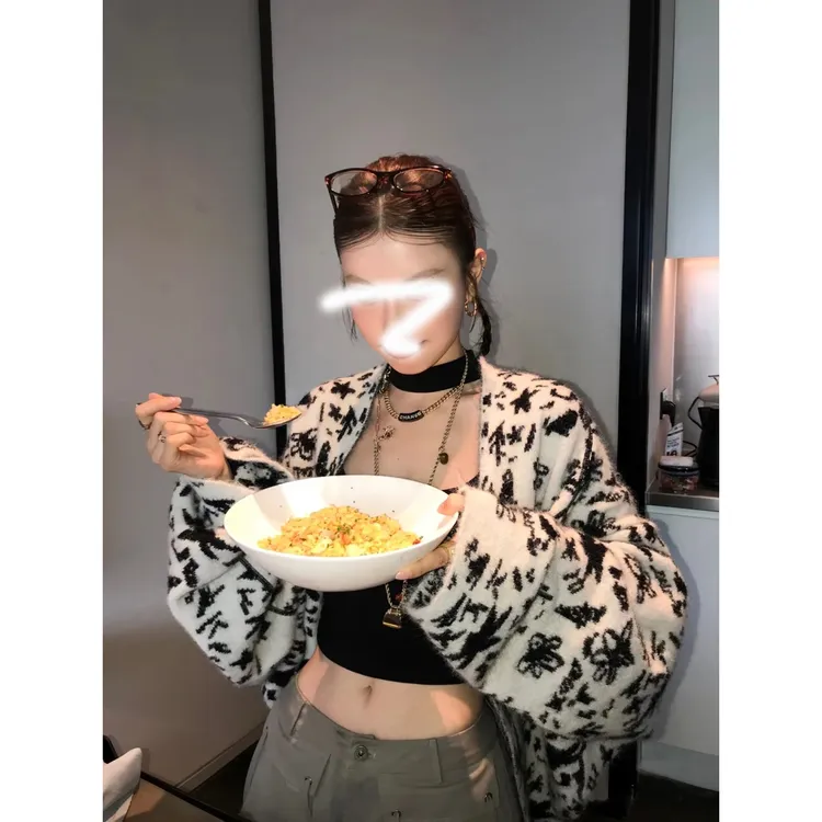 Oversais宽松韩版时尚法式设计感落肩袖显瘦显腿长花色短外套女