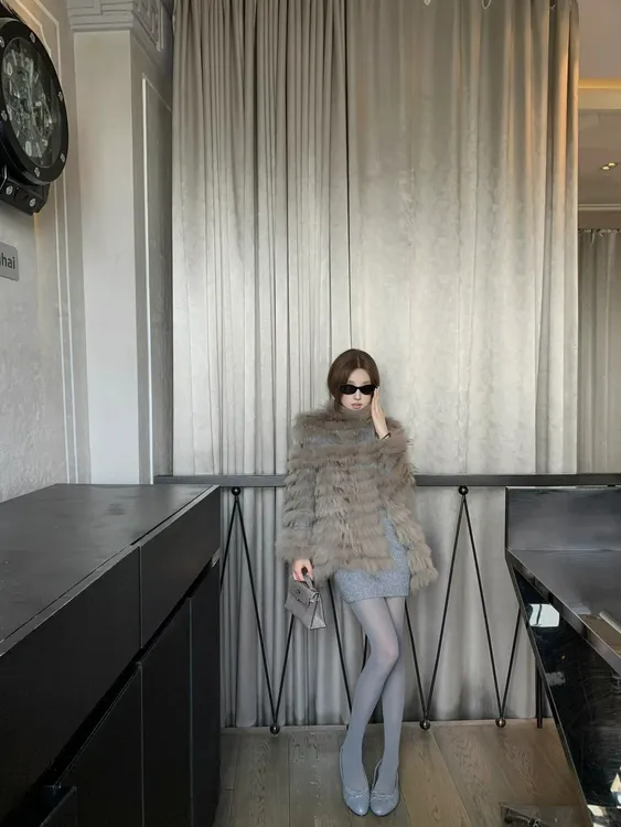 高级感气质毛毛外套上衣女2025秋季新款显瘦针织吊带连衣裙两件套