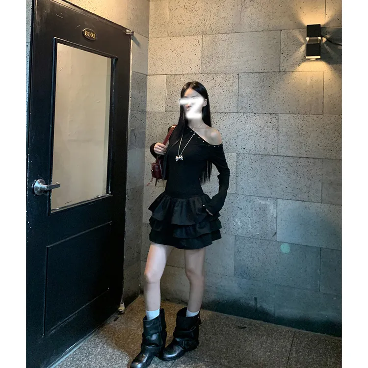 黑色高腰斜肩秋季辣妹蓬蓬裙连衣裙女早秋气质H型裙小众露肩耐磨