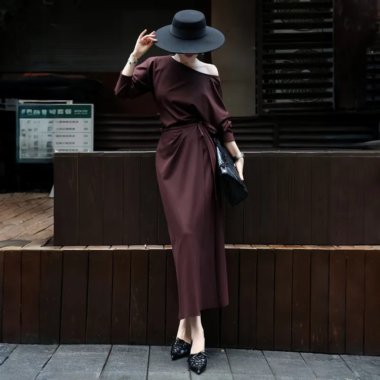 老钱风早秋季慵懒风女人味套装高级感炸街露肩上衣半身裙两件套