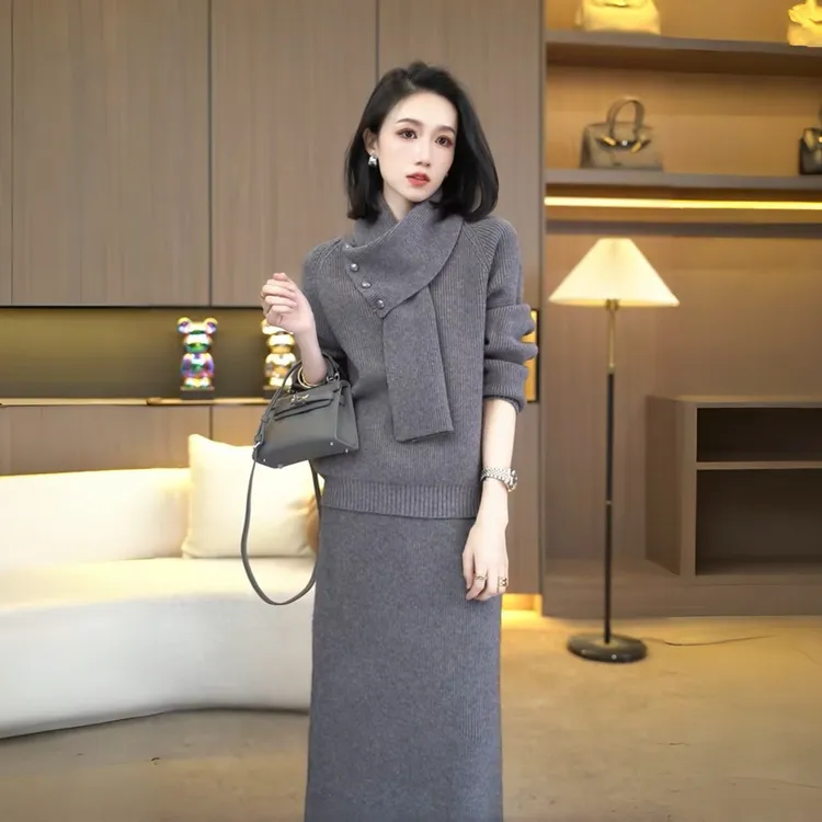 秋冬新款轻奢高级感宽松显瘦配围巾一整套针织毛衣裙子两件套装