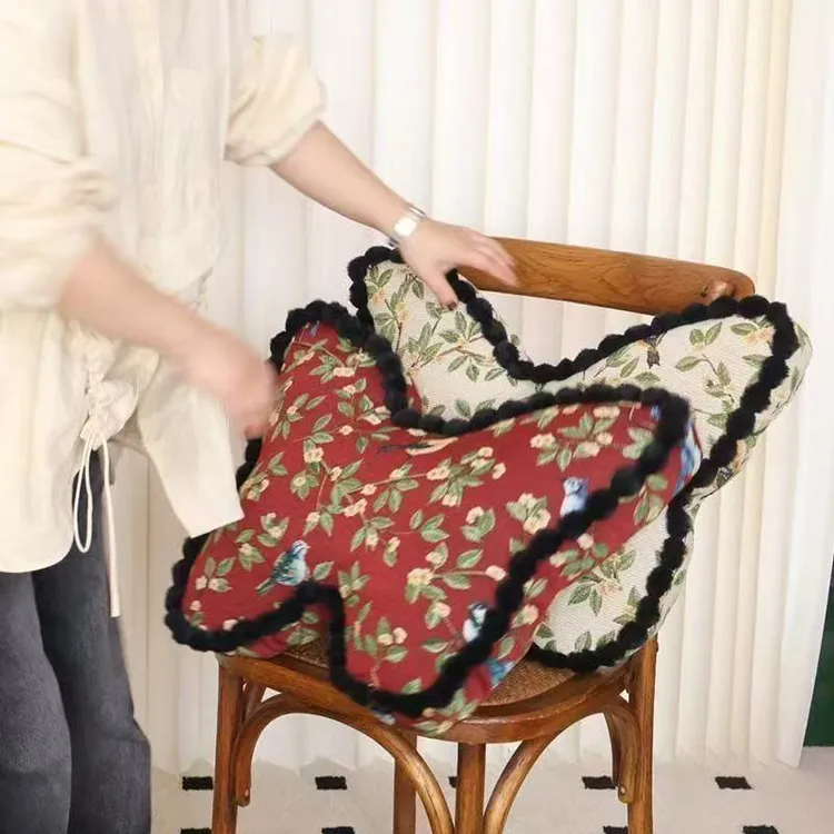 复古风蝴蝶形状抱枕异形抱枕不规则轻奢高级卧室沙发靠垫含芯靠枕