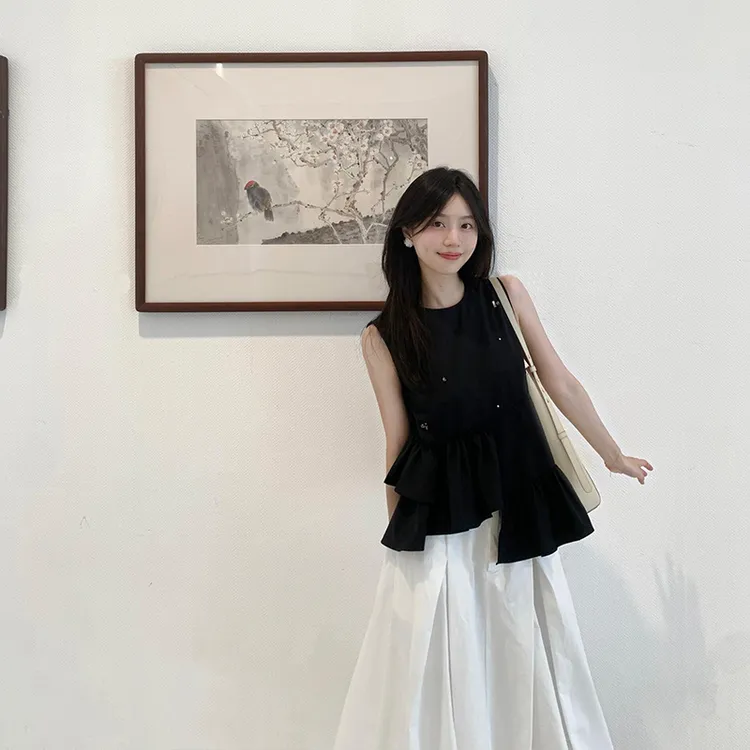 今年流行穿搭一整套小香风无袖不规则圆领衬衫显瘦花苞半裙两件套