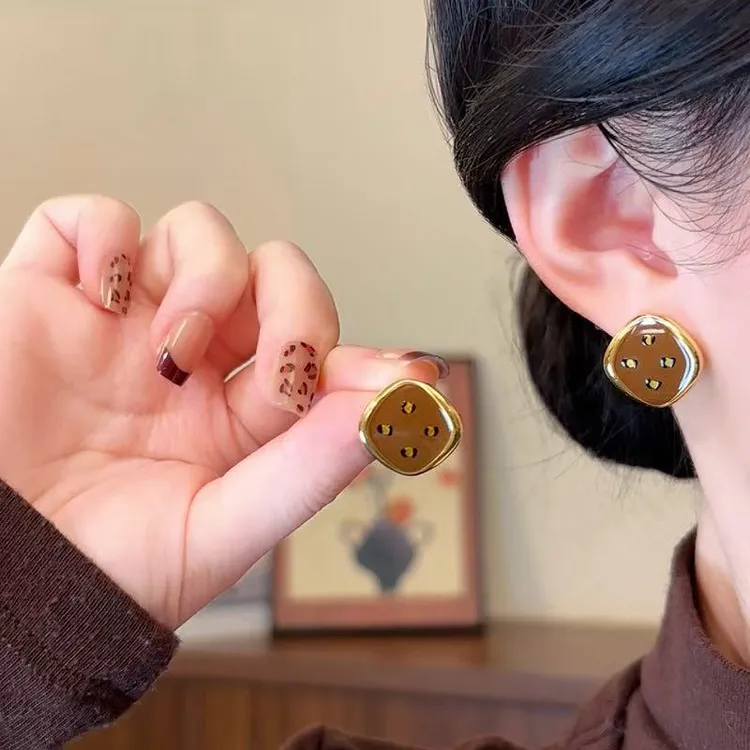 铜合金耳饰 百搭滴釉酒红色耳钉豹纹耳环复古法式ins