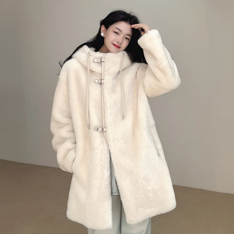 真皮毛一体羊皮羊羔毛进口连帽款外套女2025年冬新款中长款美利奴