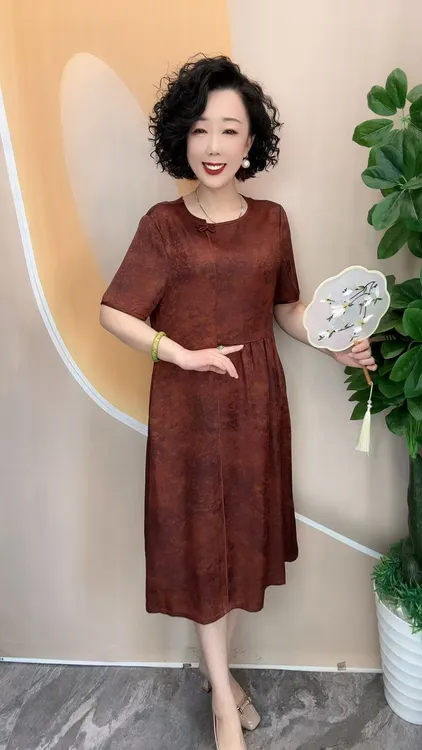 30夏新品艺术暗花中老年宽松大码气质优雅遮肚长款连衣裙，裙长108