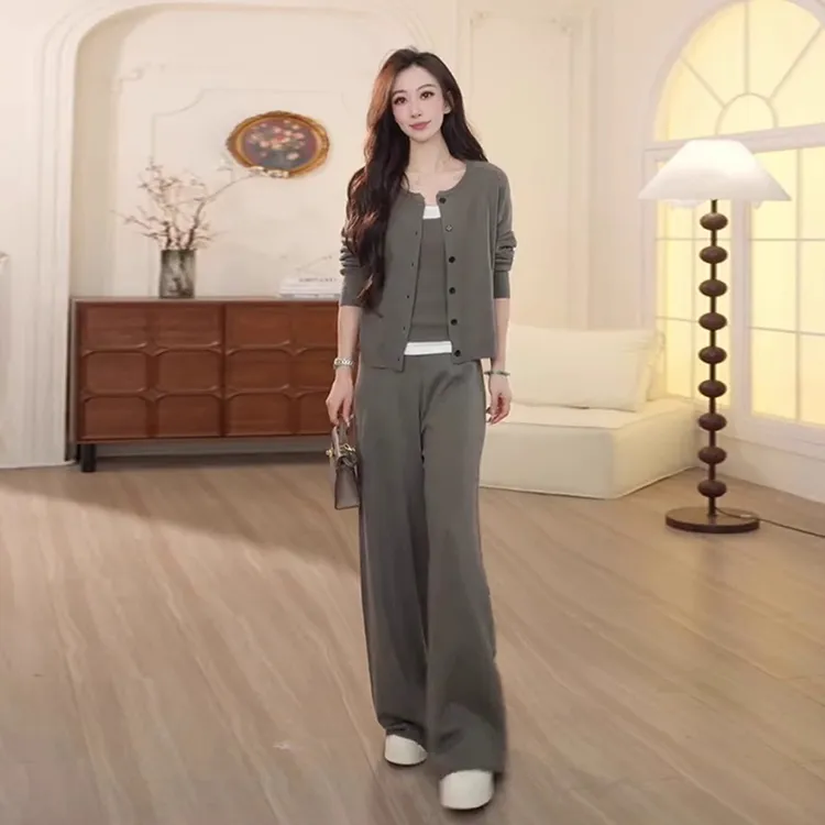 欧货休闲运动套装女秋季2025新款时尚洋气减龄背心开衫上衣三件套