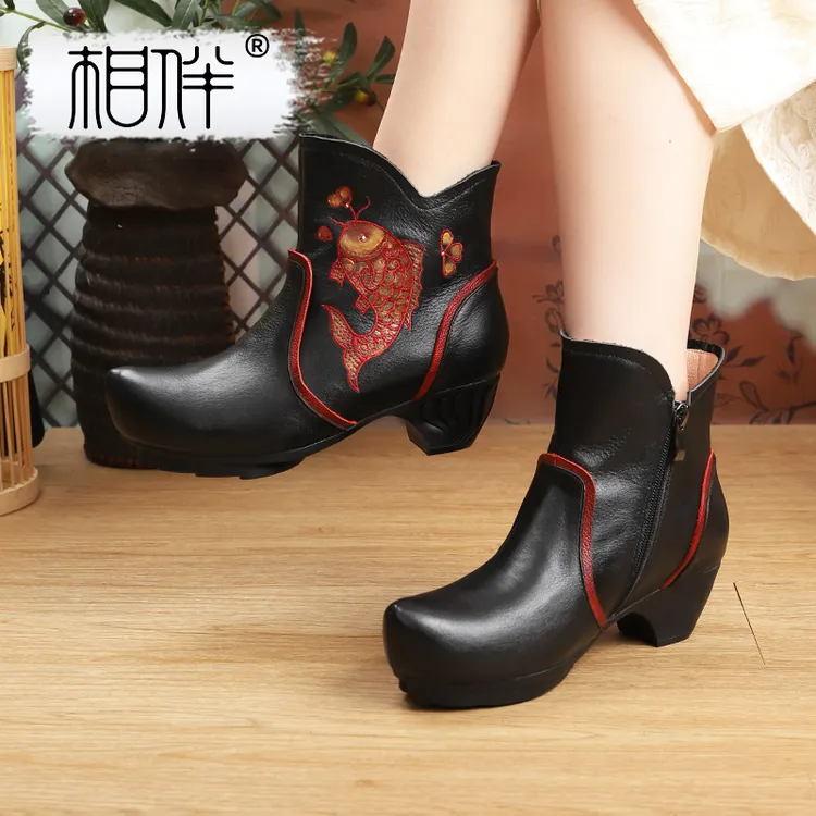相伴真皮刺绣百搭秋冬踝靴国风中老年拼色粗跟百搭短靴53311