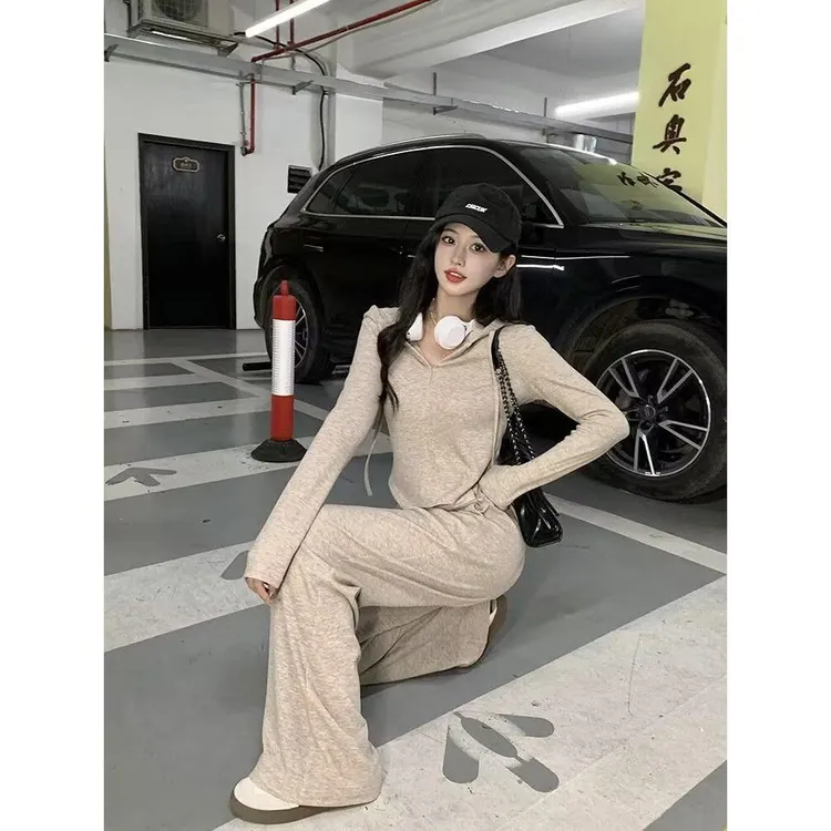 2026新款运动套装女秋季宽松显瘦带帽上衣休闲裤长裙设计感两件套