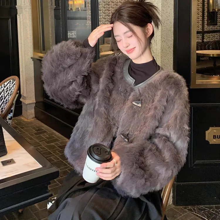 黄静家  欧货洋气圆领毛毛外套