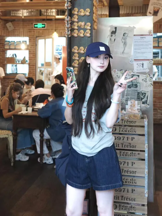 韩系氛围感慵懒斜肩短袖t恤女小个子高级感别致百搭上衣牛仔短裤