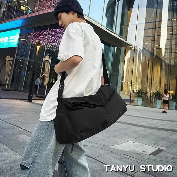 2025春新款潮牌旅行包大容量轻便防水运动健身包男女士短途行李袋