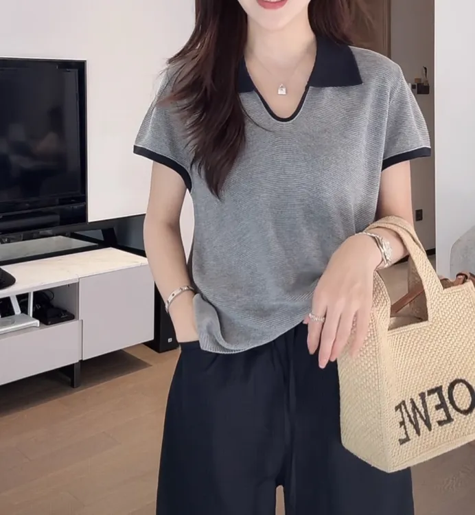 高级感灰色V领短袖T恤女2025夏季新款撞色设计感休闲简约百搭上衣
