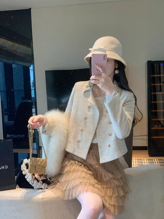 鱼兔子的兔子小香风亮钻短款外套女2025新款今年流行爆款羊毛大衣