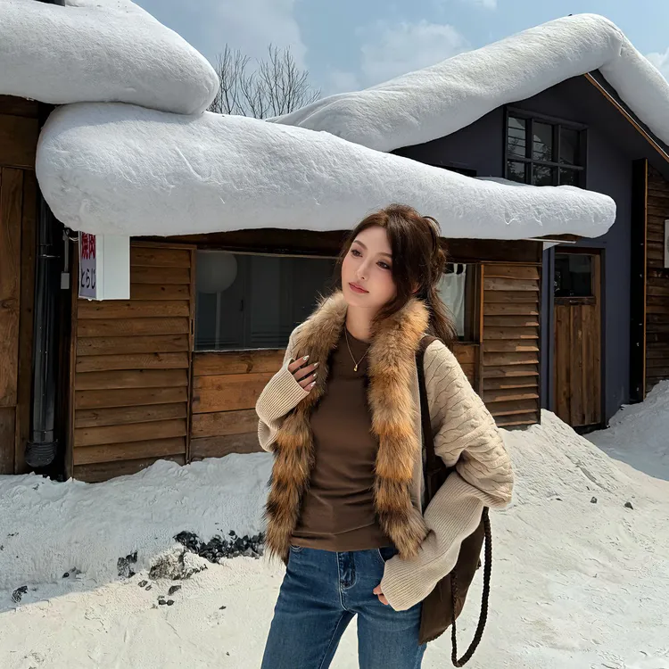 Moprobably李予诺「新景」貉子毛拼接绞花蝙蝠袖斗篷开衫L5477024