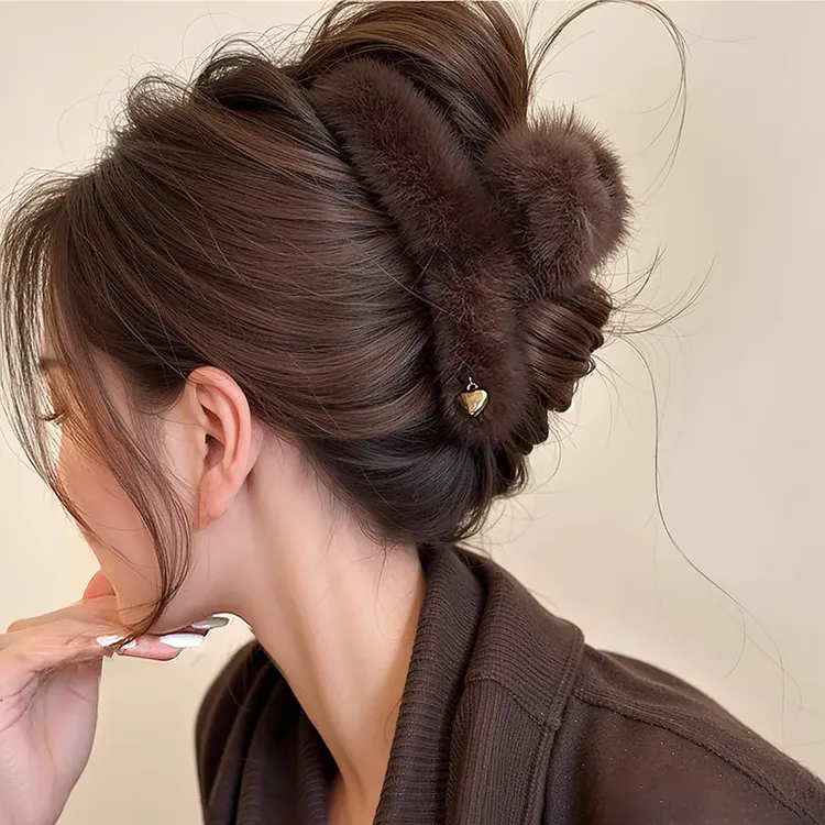 高级感毛绒抓夹女秋冬2025新款大号发夹后脑勺盘发鲨鱼夹头饰夹子