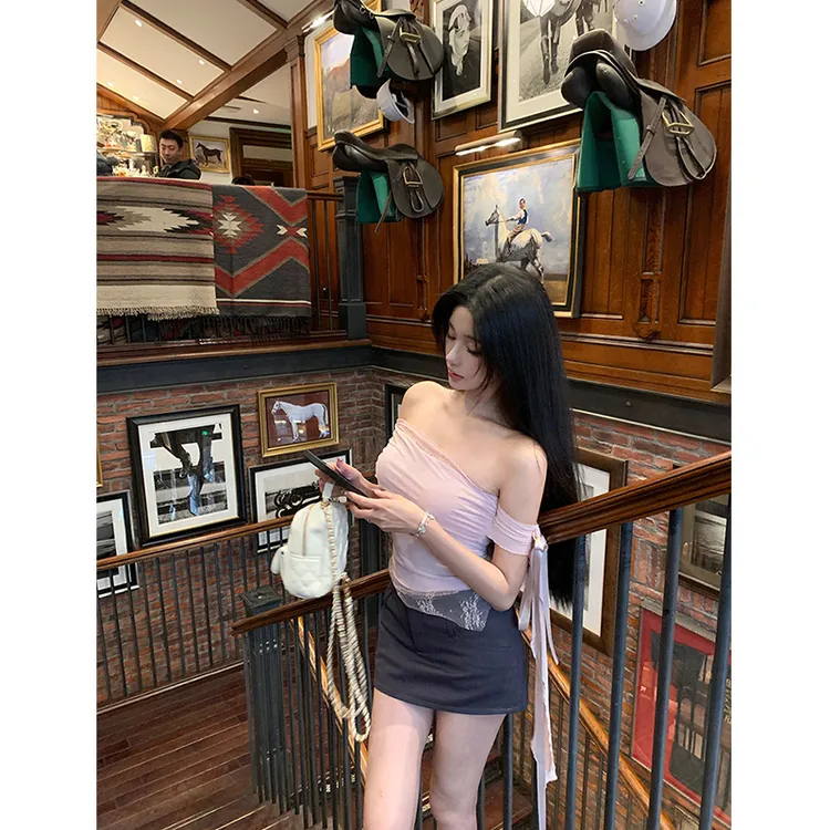 2025夏季新款纯欲性感风一字肩飘带短袖上衣女配黑色性感包臀裙