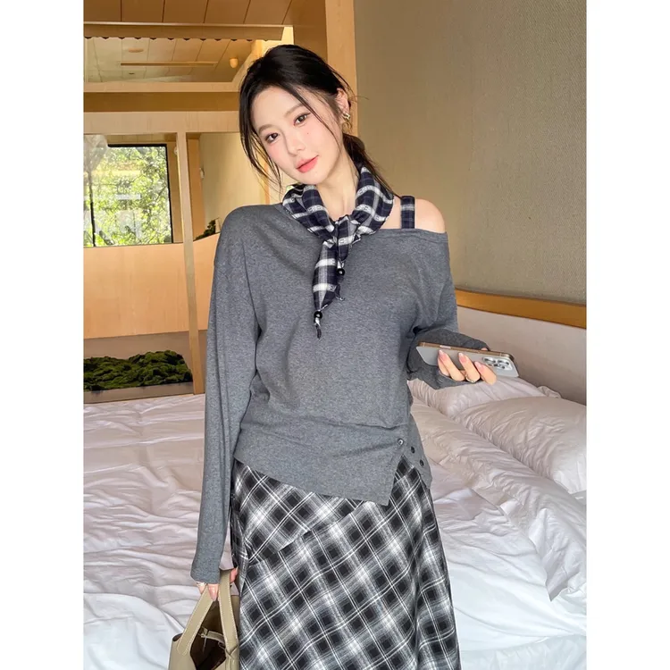 灰色斜肩打底衫女士内搭秋季设计感格子丝巾韩系露肩长袖t恤上衣