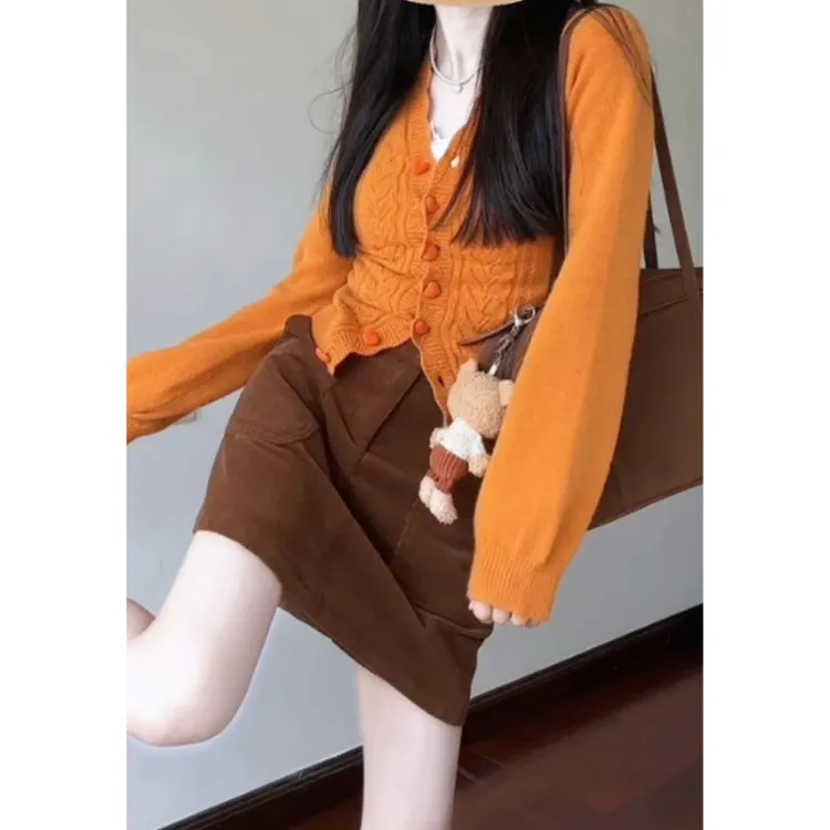 早秋韩系氛围感穿搭橘色V领麻花毛衣开衫女秋冬季慵懒风针织外套