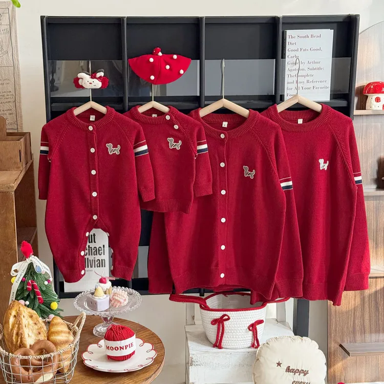 过年小狗毛衣亲子装红色马年婴儿小月龄拜年服一家三口四口家庭装