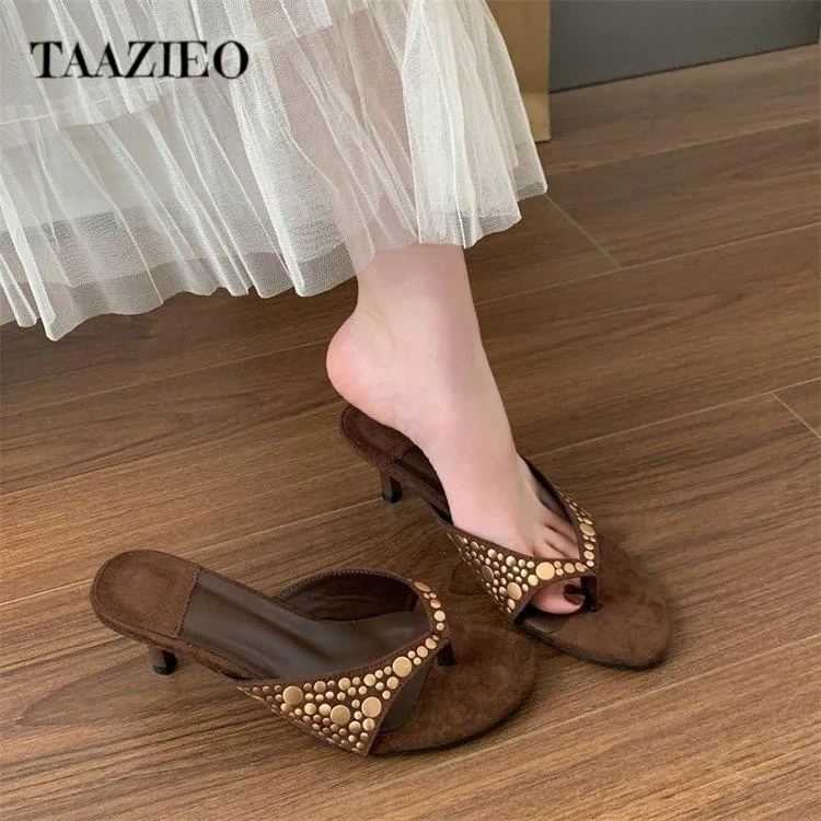TAAZIEO2025年新款高级感欧美风铆钉夹趾凉拖鞋绒面人字高跟拖鞋