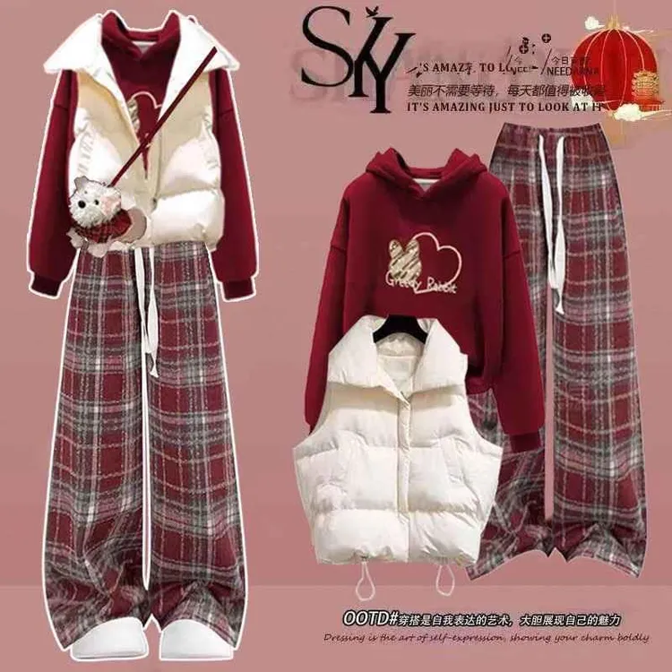 女大童初中生时尚马甲套装盐系穿搭红色加绒卫衣加厚阔腿裤三件套