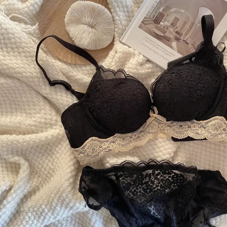 维多利亚内衣女蕾丝小胸聚拢显大收副乳无钢圈调整型性感文胸套装