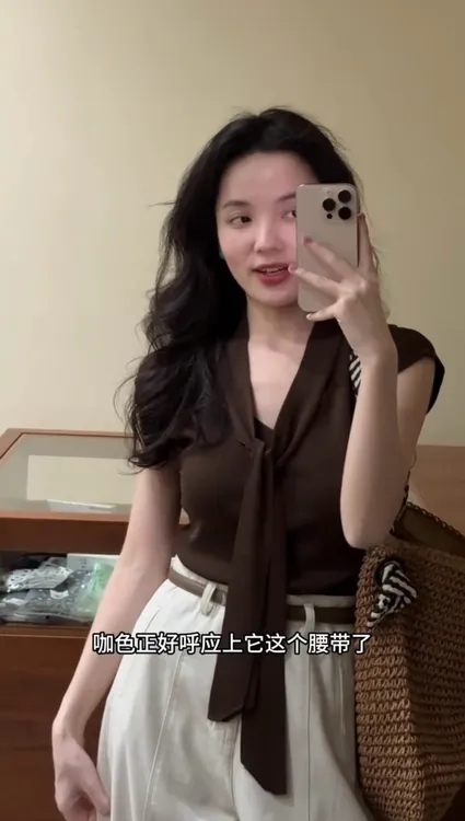 2025夏季新款冰丝针织衫薄款短袖T恤女带披肩V领上衣百搭直筒裤