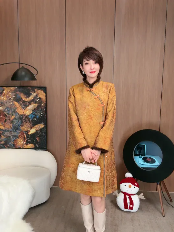 露【玉露鎏金】立领冬季新款加棉水貂毛新中式国风连衣裙T1107