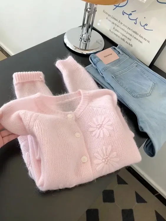 韩系甜美立体花朵粉色针织开衫女秋季新款设计感宽松显瘦百搭上衣