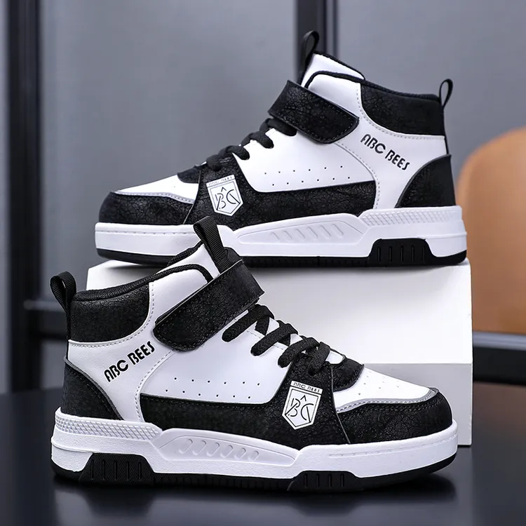 2025秋季男童皮面高帮防水时尚运动潮鞋中大童防滑大底休闲板鞋