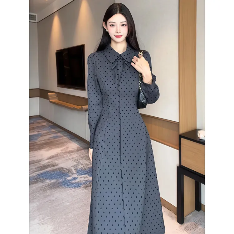 法式复古波点系带翻领连衣裙女装秋季新款纯欲收腰显瘦A字长裙子