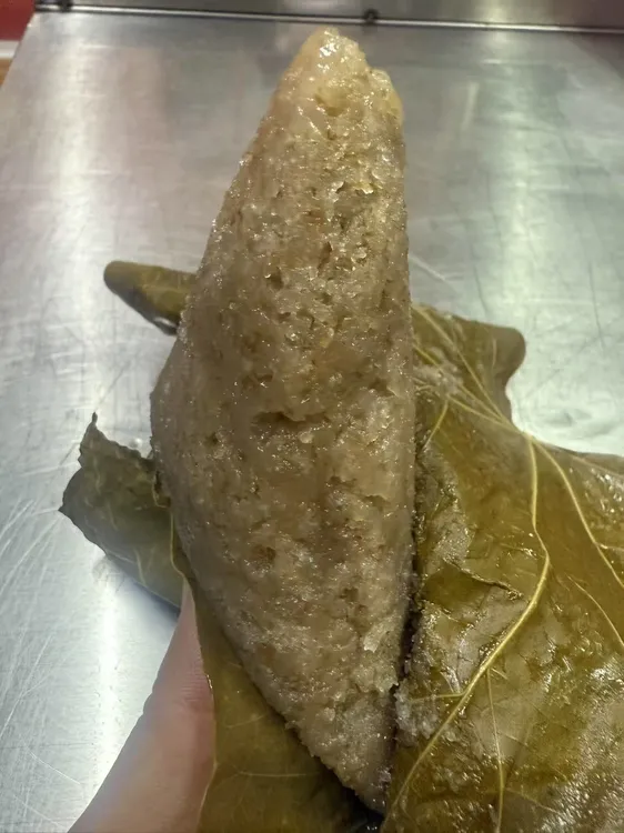 长阳土家特色桐叶土豆粑粑腊肉粑粑玉米粑粑