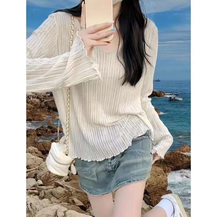 慵懒风白色V领长袖T恤女夏季薄款外搭防晒罩衫别致独空调衫上衣