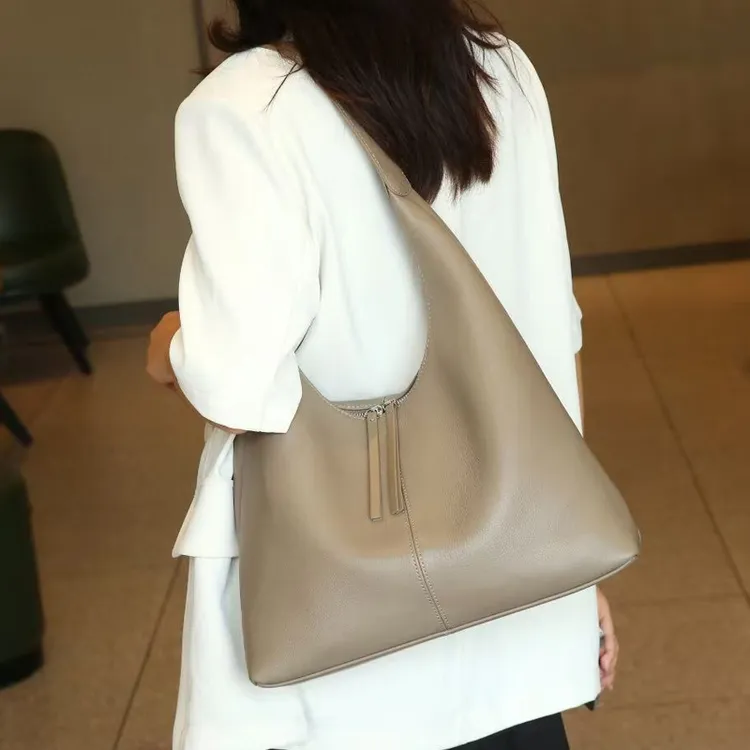 纯牛皮大容量腋下单肩包女气质2025秋冬新款真皮商务休闲包放A4纸