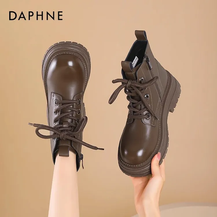 达芙妮棕色短靴女2025新款秋冬百搭靴子英伦风厚底增高马丁靴女靴