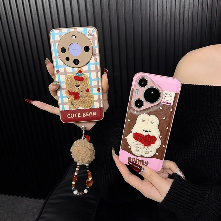 适用华为mate60pro手机壳新款pura70套mt60可爱毛绒小熊ins格子女
