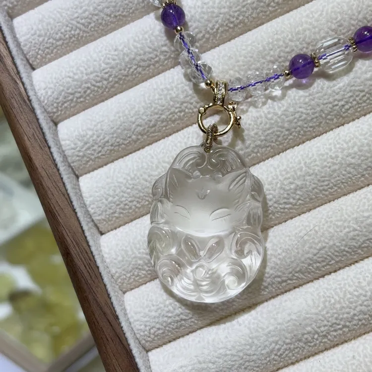 天然白水晶九尾狐水晶凤九可爱公主狐吊坠搭配精美珠链女士冰透