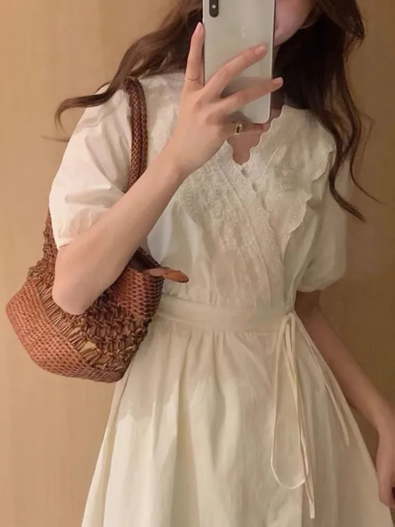 纯棉夏季法式温柔V领收腰显瘦白色仙女气质连衣裙