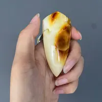 蜜蜡瓷白沁色盾牌吊坠
